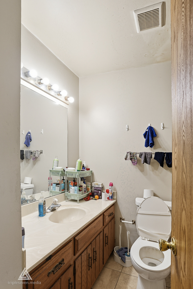 2390 Bicentennial Avenue, Crest Hill, IL 60435