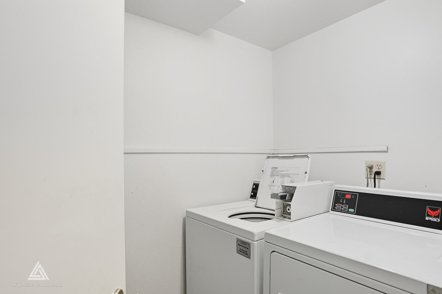 2390 Bicentennial Avenue, Crest Hill, IL 60435