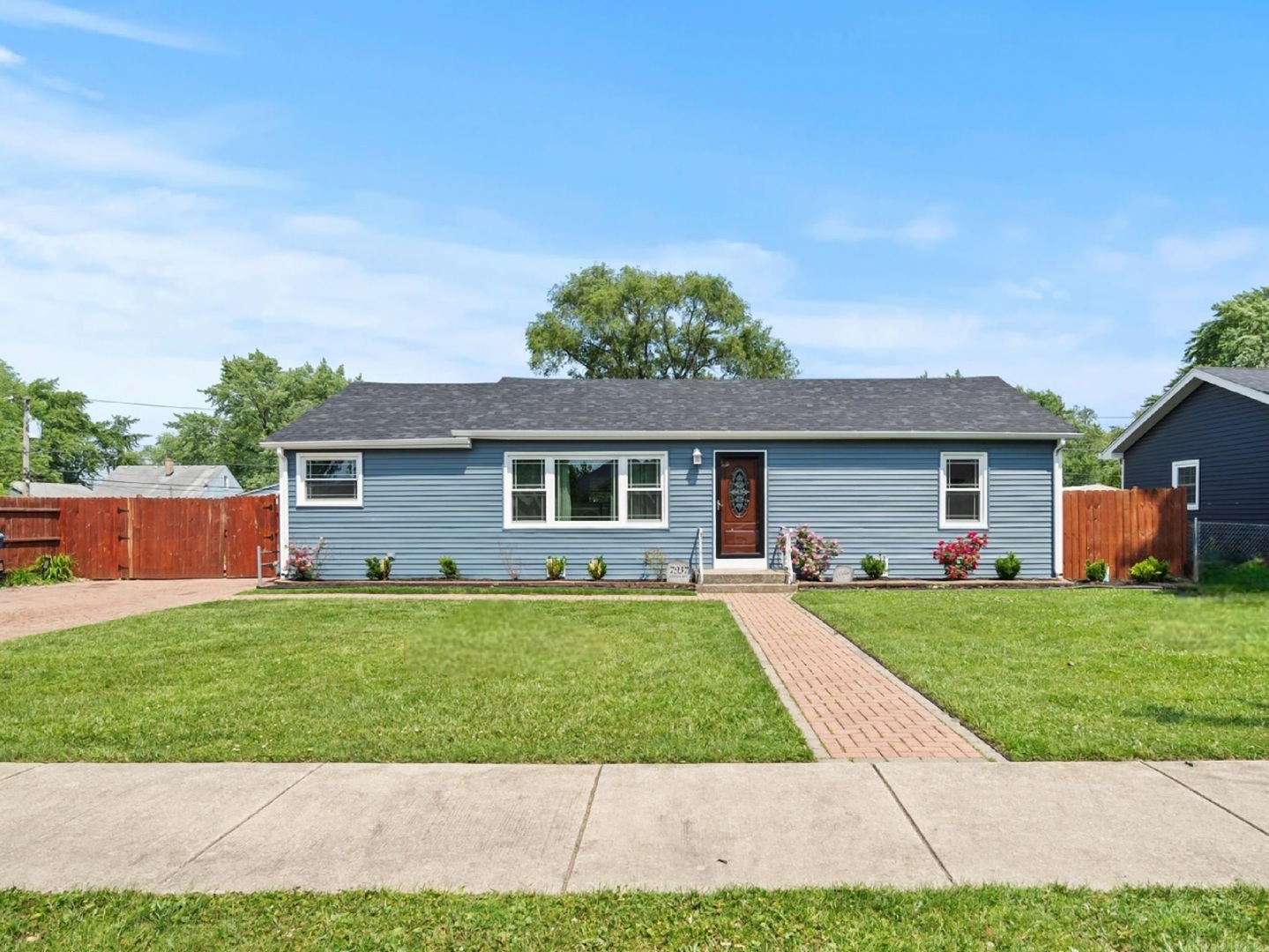 7937 Lotus Avenue, Burbank, IL 60459