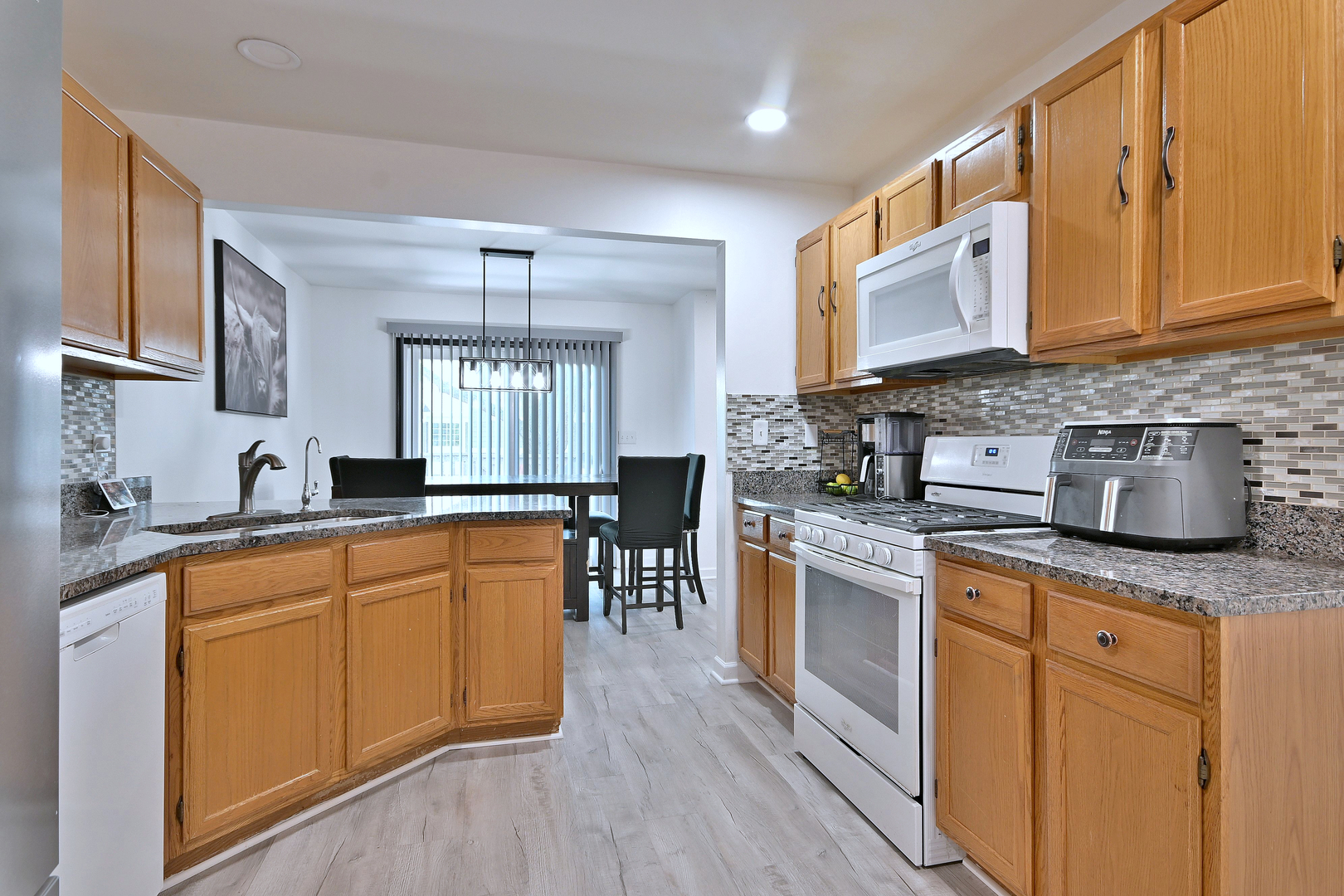654 Kingsbridge Drive, Carol Stream, IL 60188