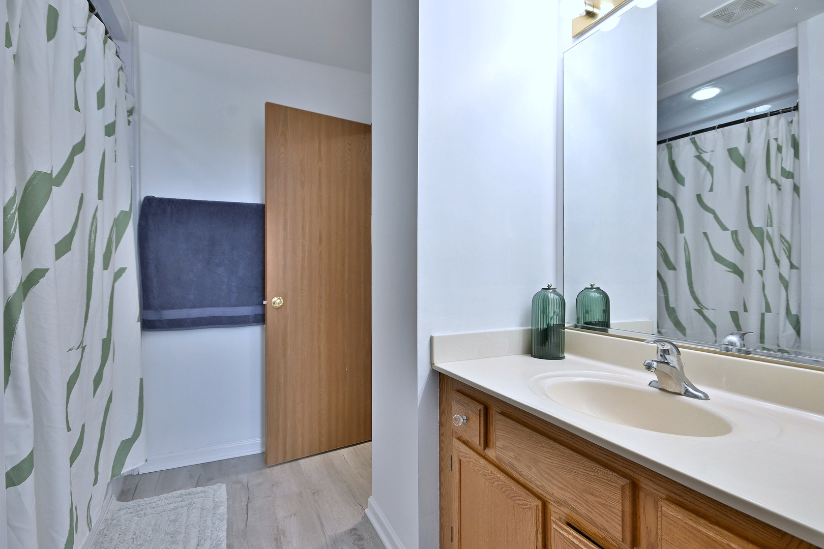 654 Kingsbridge Drive, Carol Stream, IL 60188