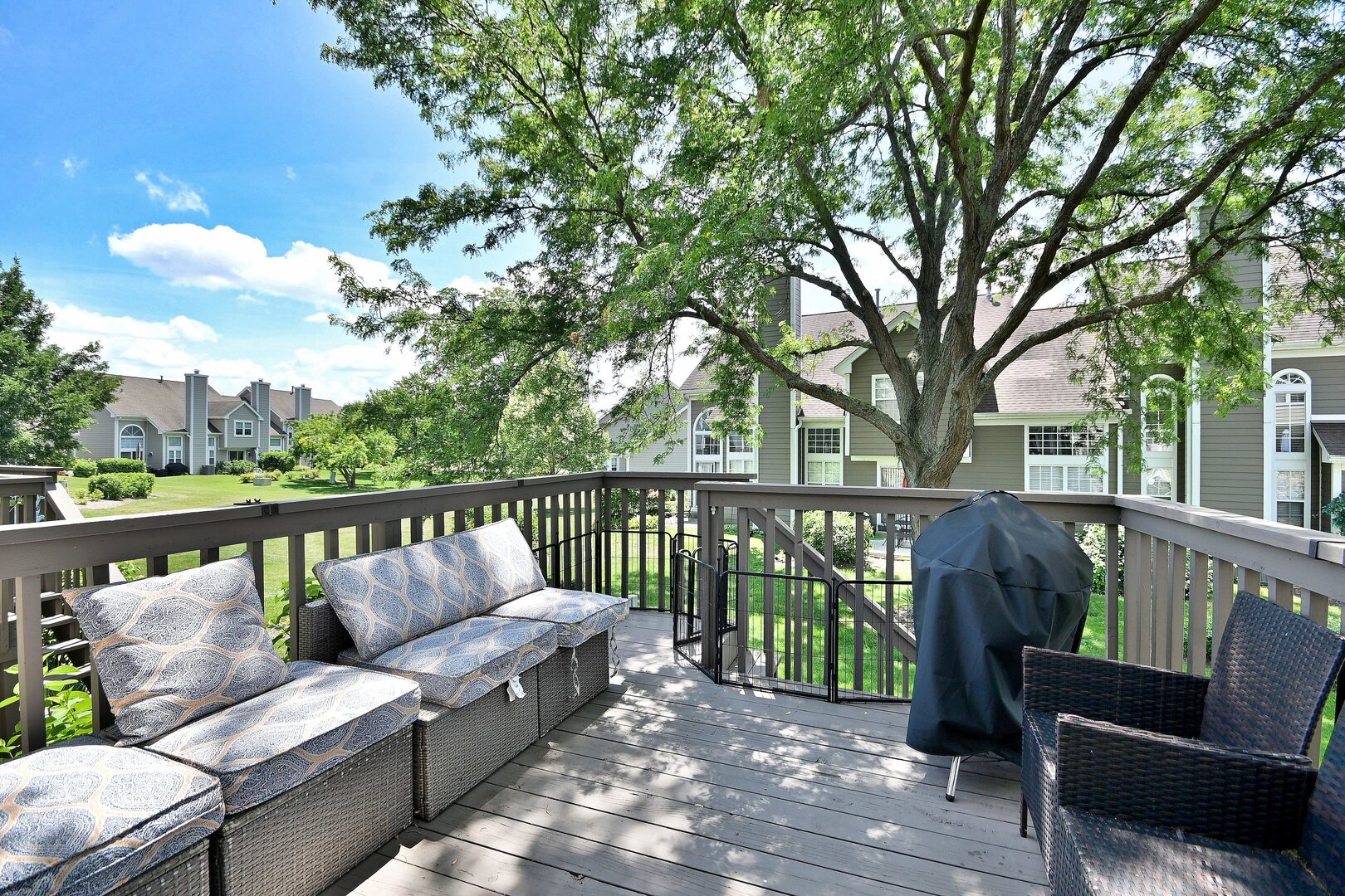 654 Kingsbridge Drive, Carol Stream, IL 60188