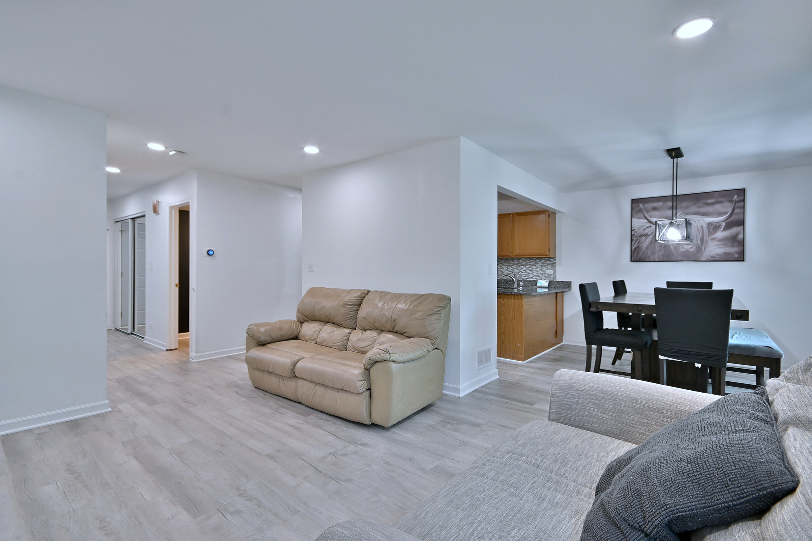 654 Kingsbridge Drive, Carol Stream, IL 60188