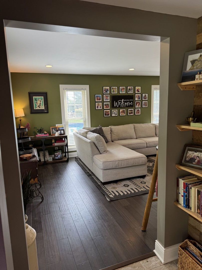 39W365 Hogan Hill, Elgin, IL 60124