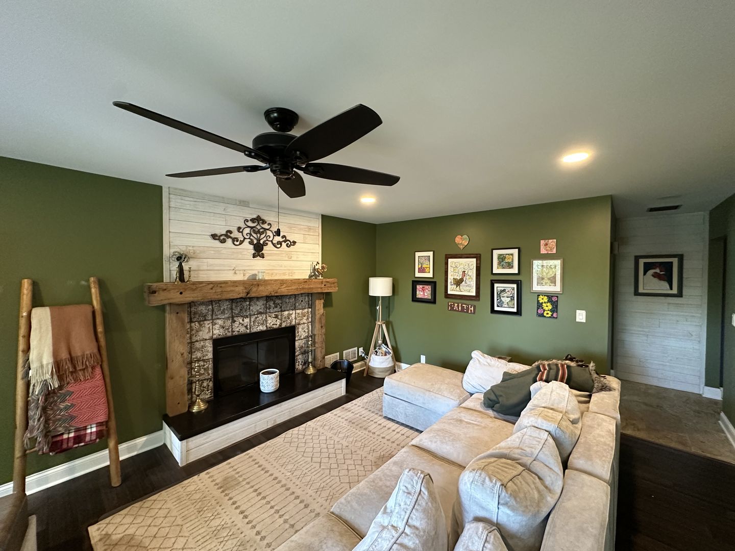 39W365 Hogan Hill, Elgin, IL 60124