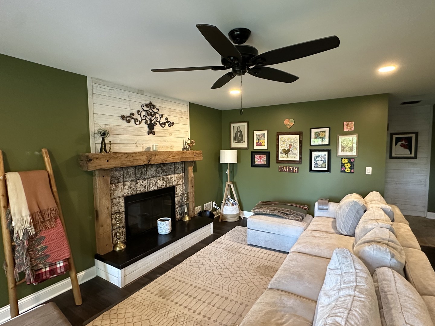 39W365 Hogan Hill, Elgin, IL 60124