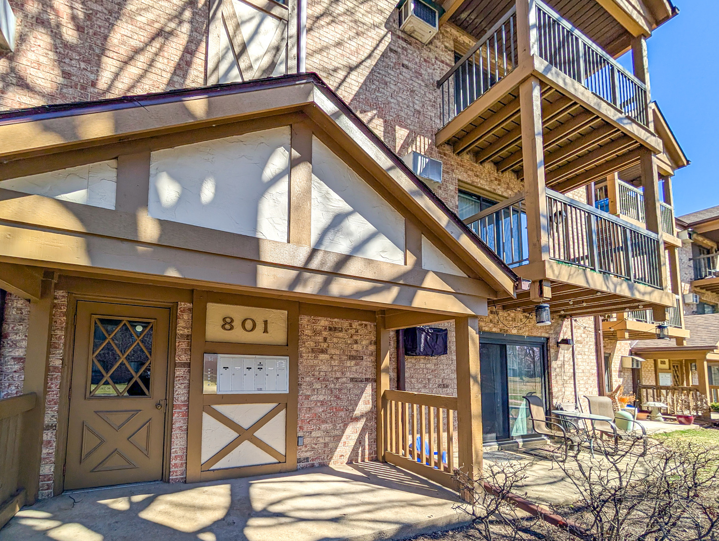 801 S Dwyer Avenue #D, Arlington Heights, IL 60005