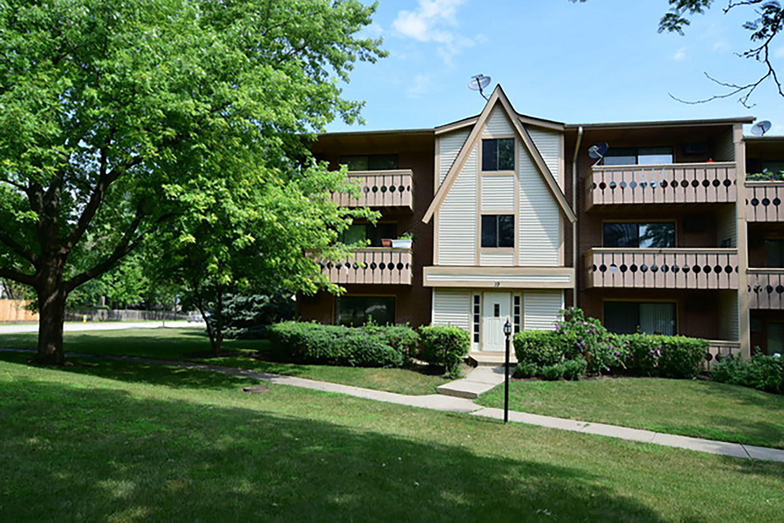 19 Parkside Court #9, Vernon Hills, IL 60061