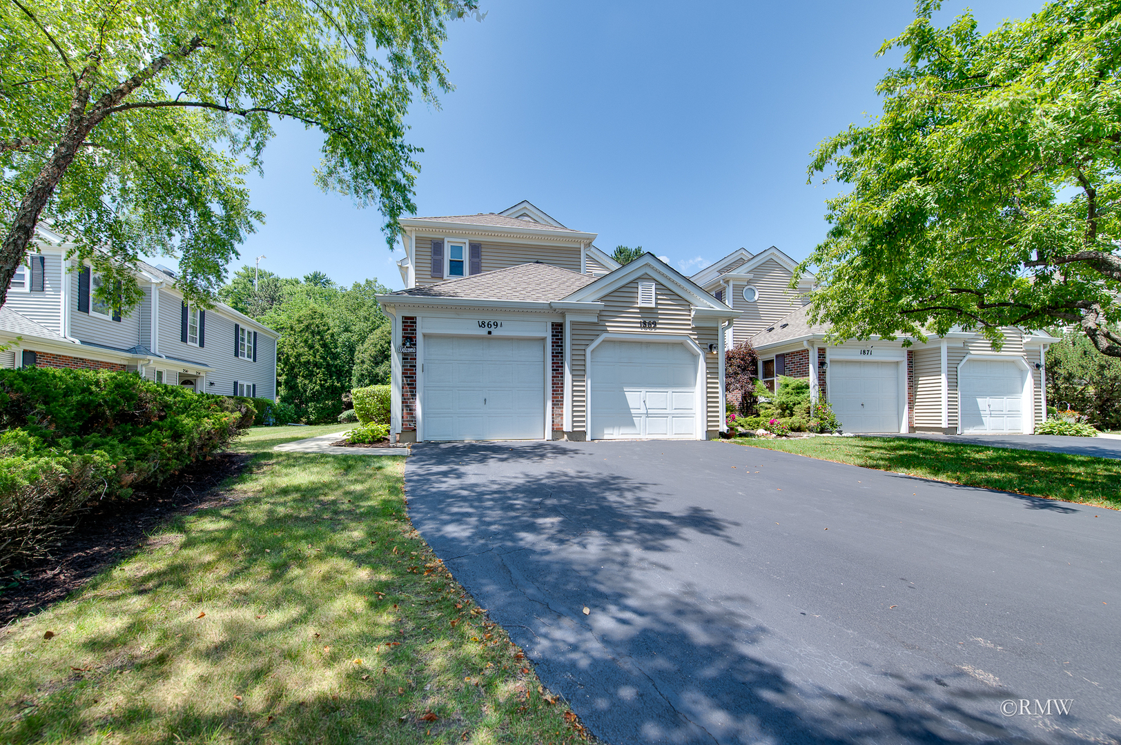 1869 PEBBLE BEACH Circle #A, Elk Grove Village, IL 60007