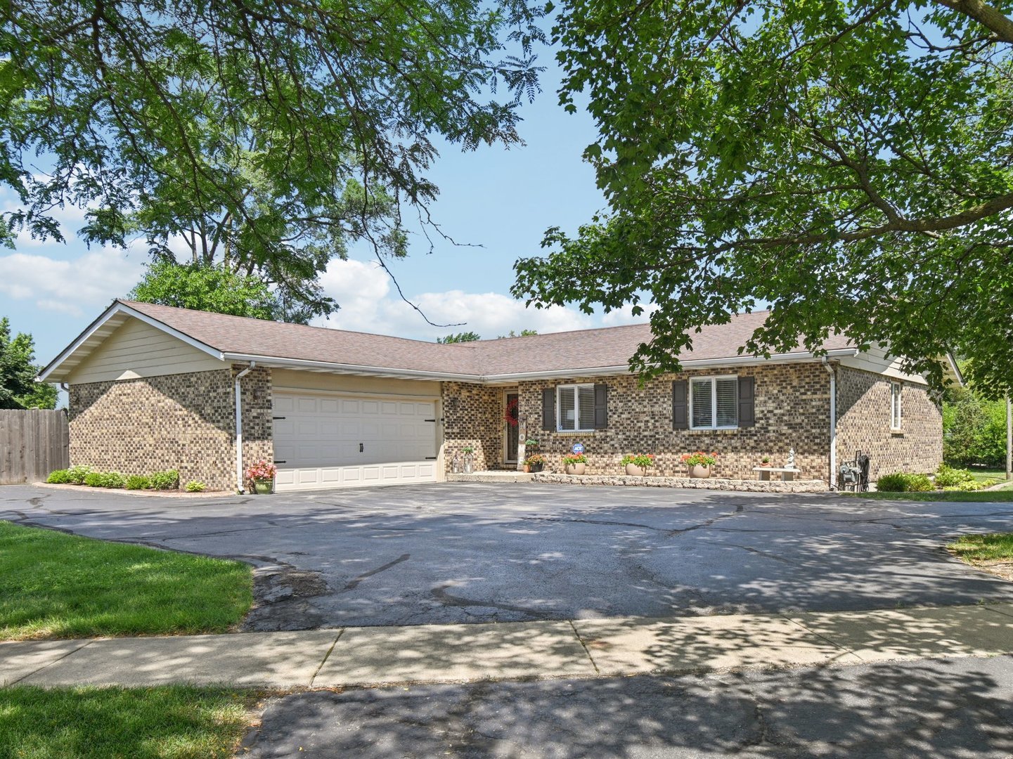 2720 Hobson Road, Woodridge, IL 60517