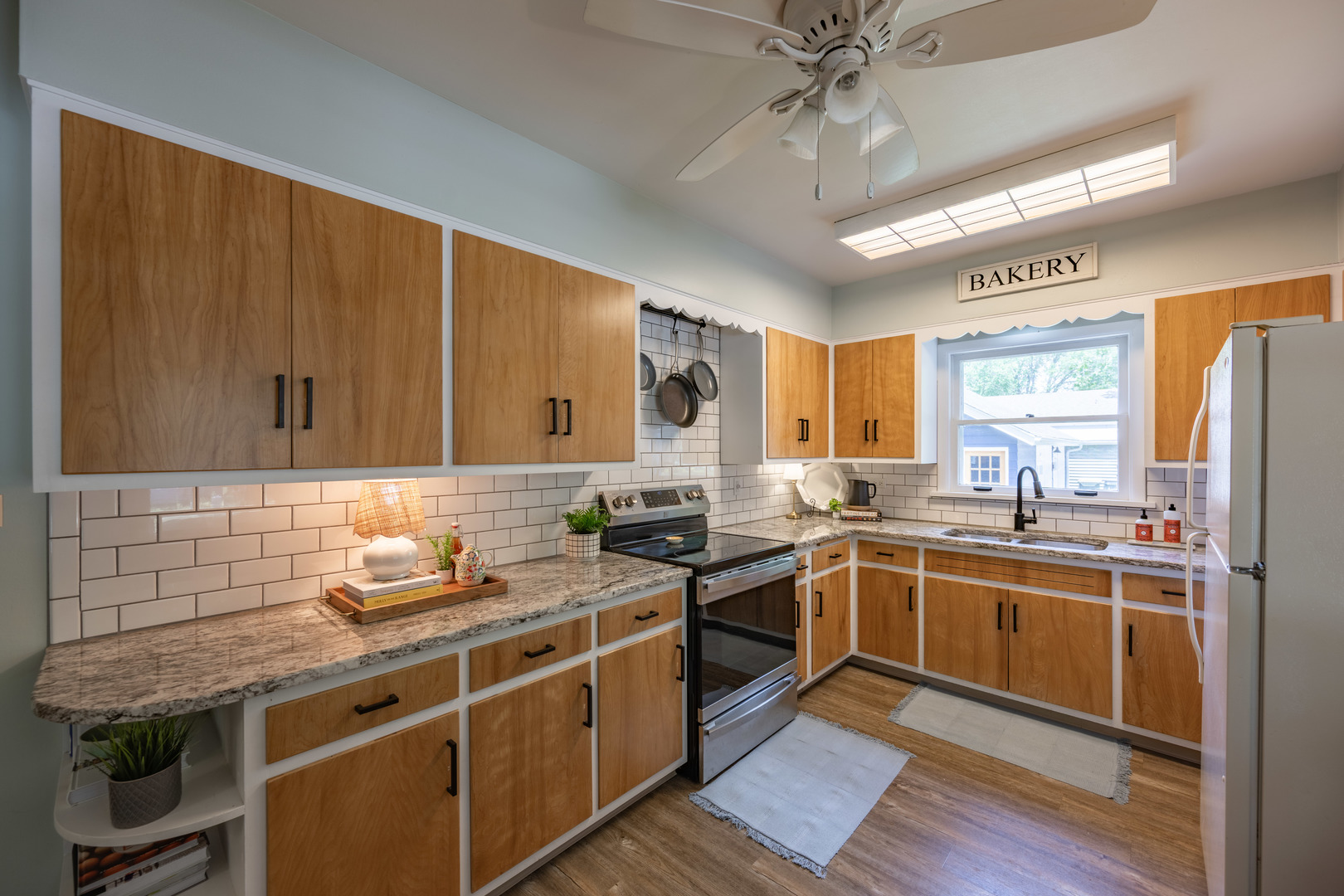 96 E Jackson Street, Oswego, IL 60543