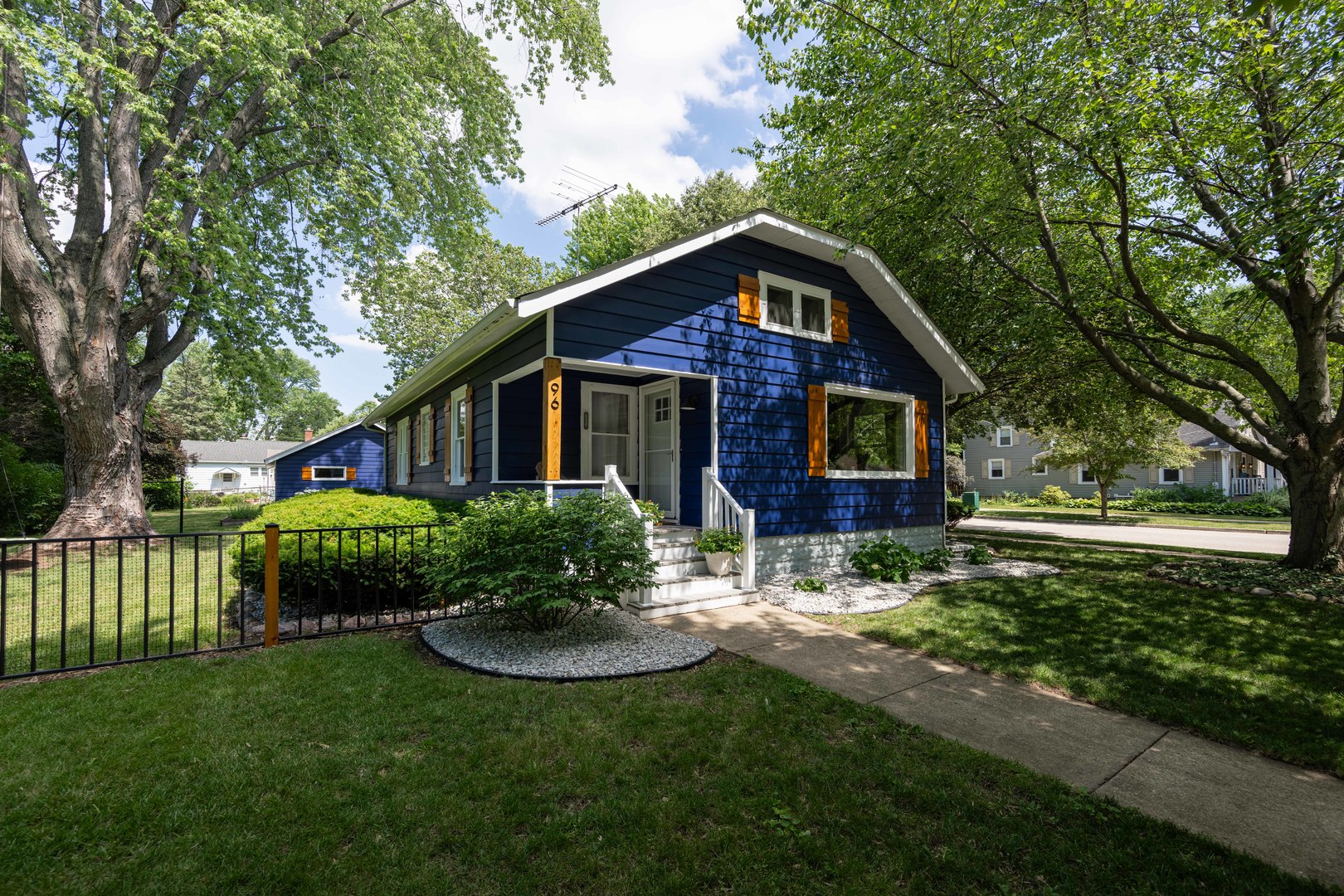 96 E Jackson Street, Oswego, IL 60543