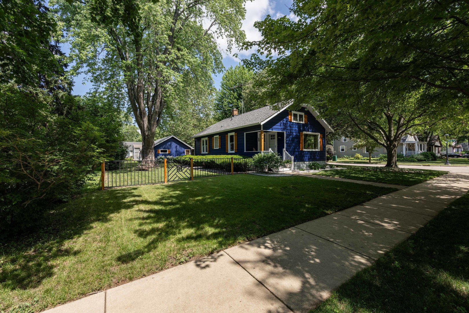 96 E Jackson Street, Oswego, IL 60543