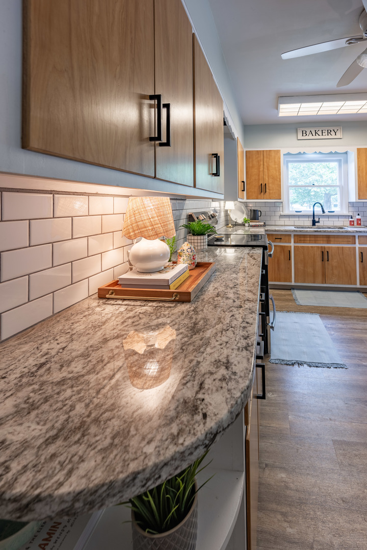 96 E Jackson Street, Oswego, IL 60543