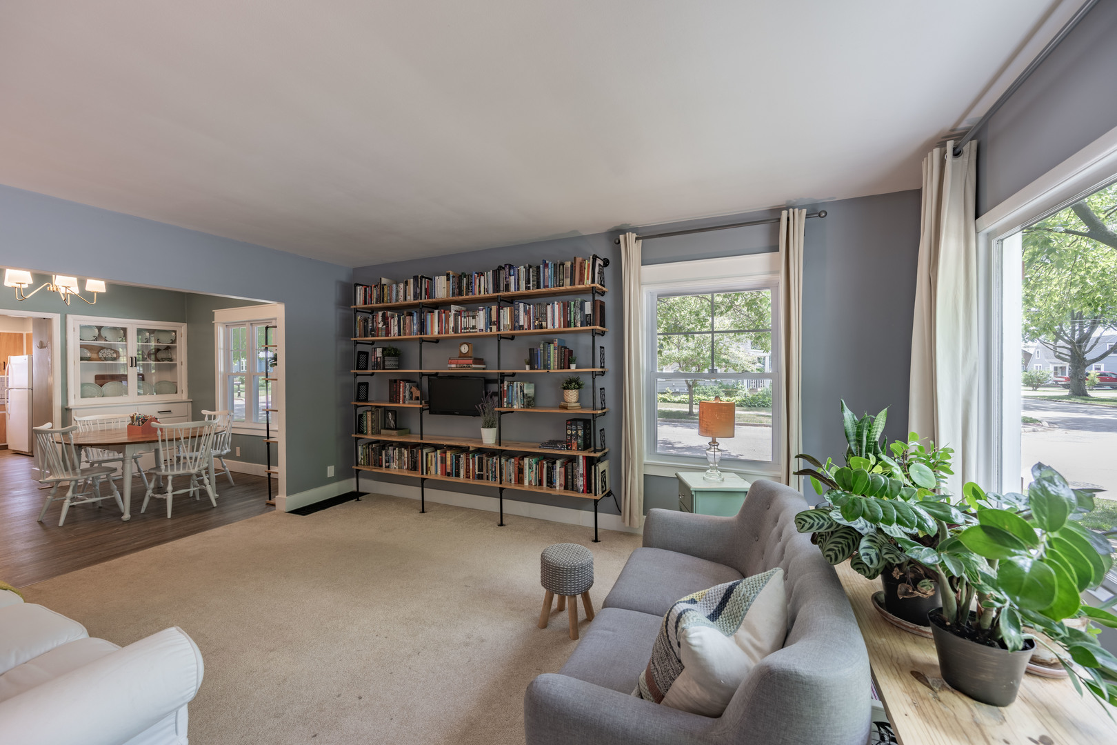 96 E Jackson Street, Oswego, IL 60543