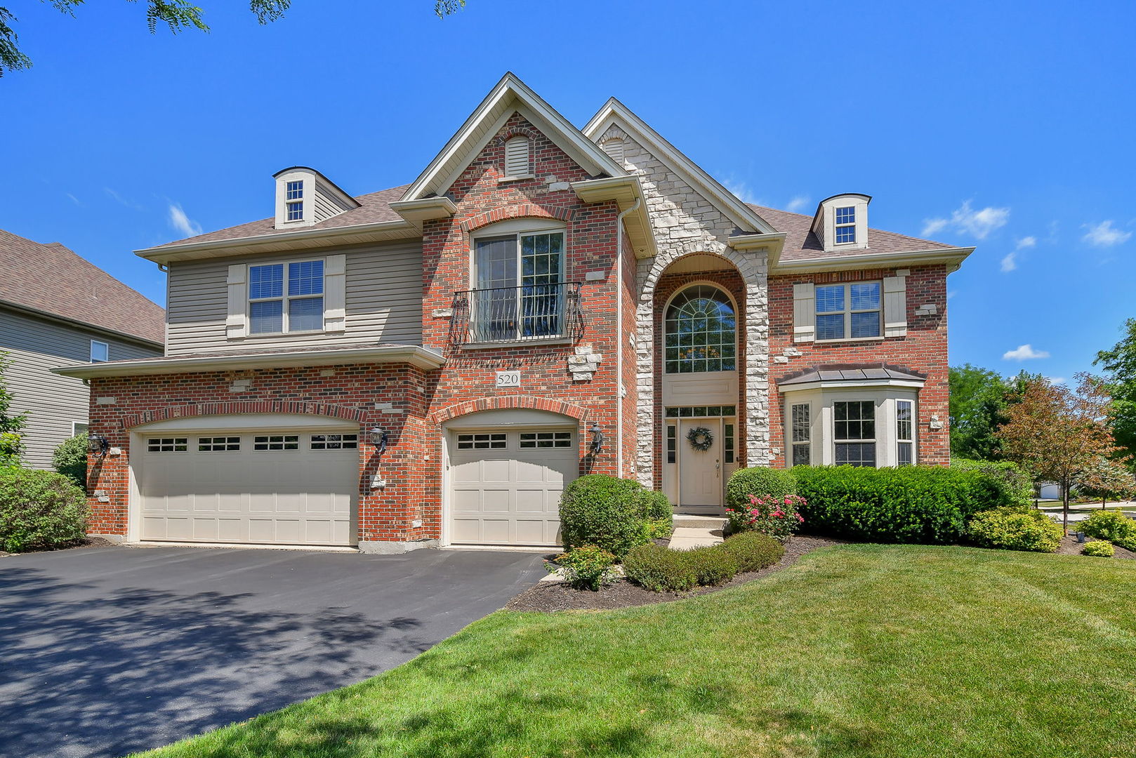 520 Meadowwood Lane, Oswego, IL 60543