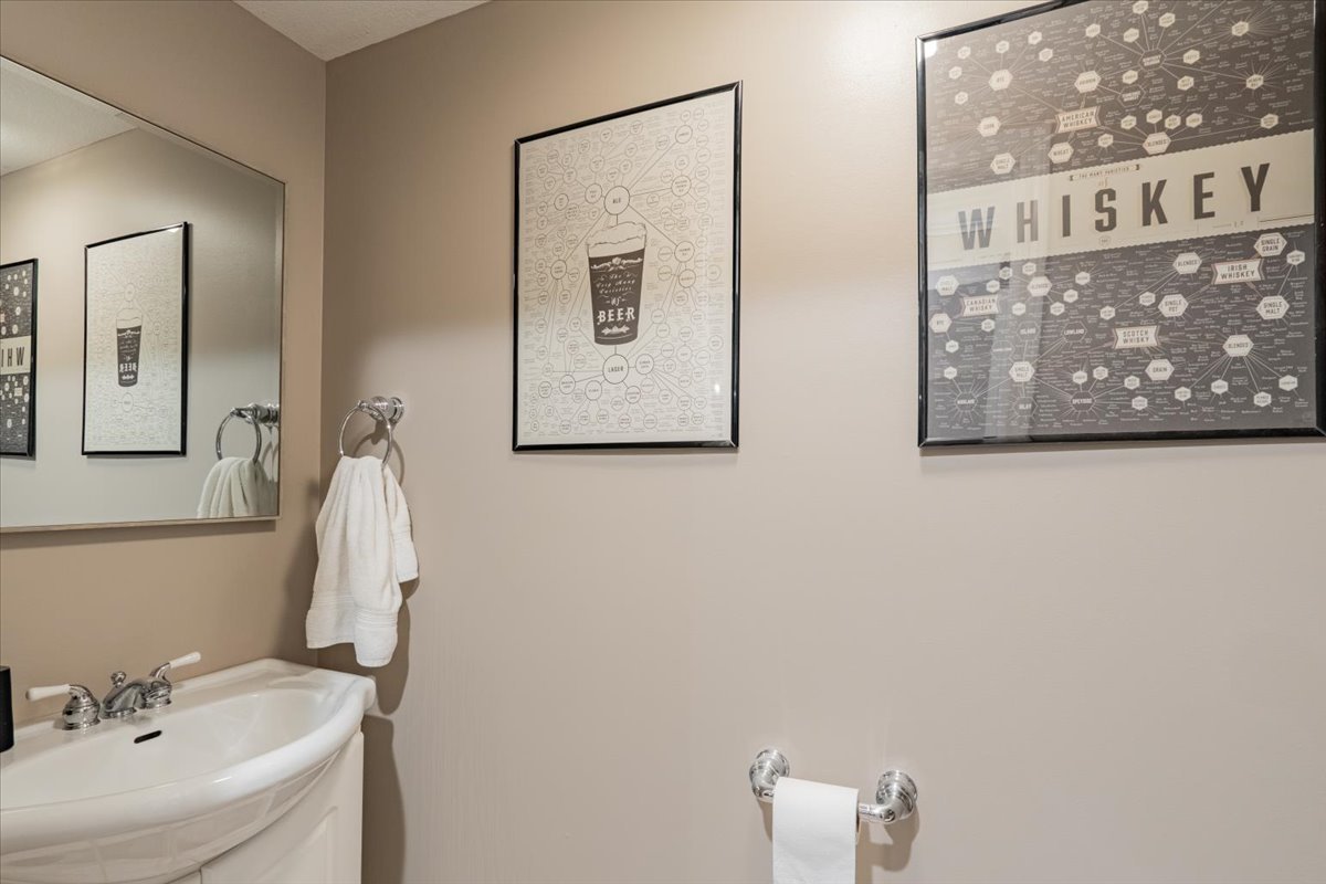 13561 Buck Road, Bloomington, IL 61705