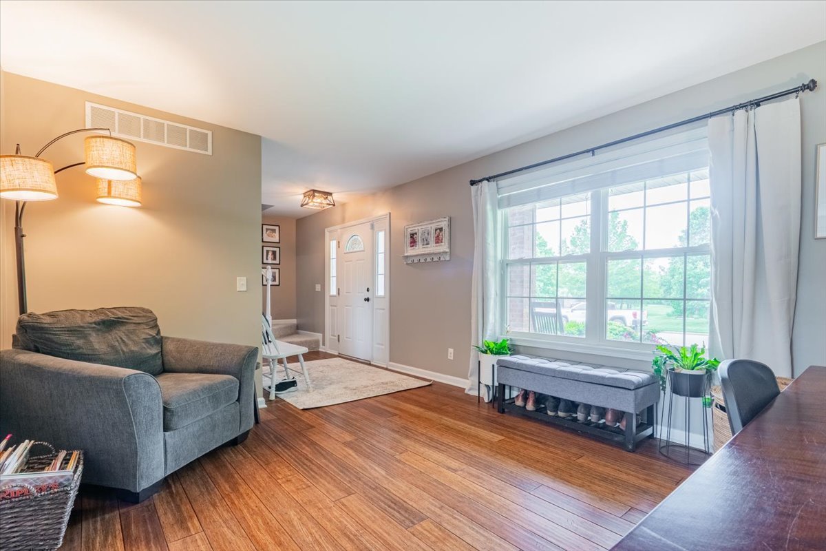 13561 Buck Road, Bloomington, IL 61705