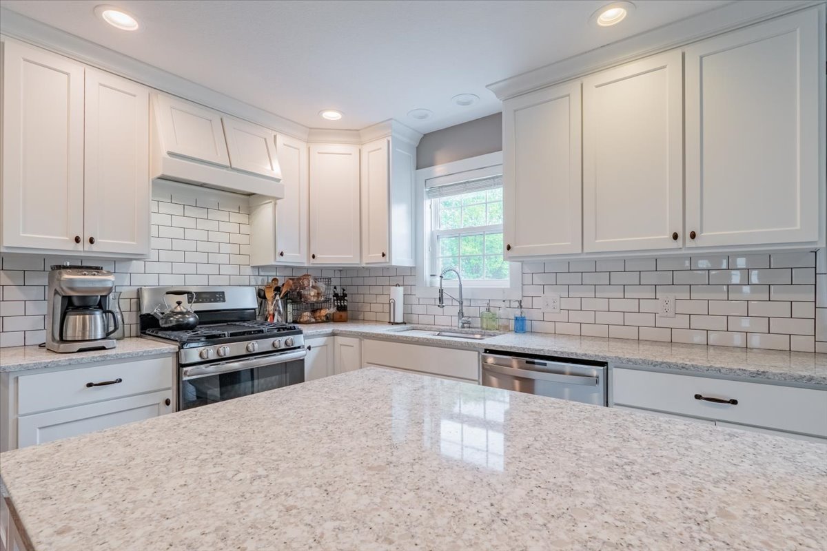 13561 Buck Road, Bloomington, IL 61705