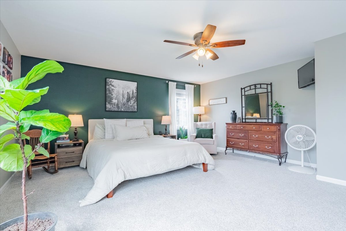 13561 Buck Road, Bloomington, IL 61705