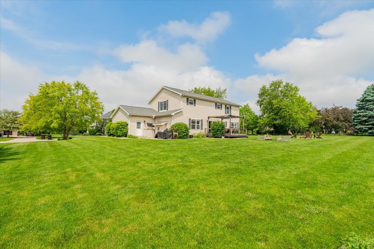 13561 Buck Road, Bloomington, IL 61705