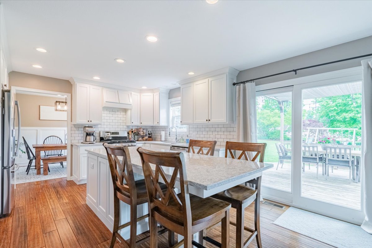 13561 Buck Road, Bloomington, IL 61705