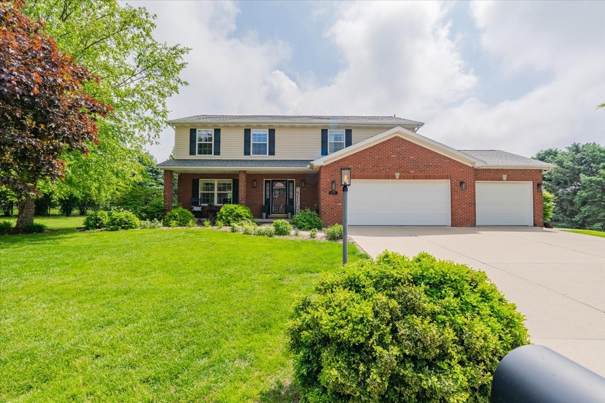 13561 Buck Road, Bloomington, IL 61705