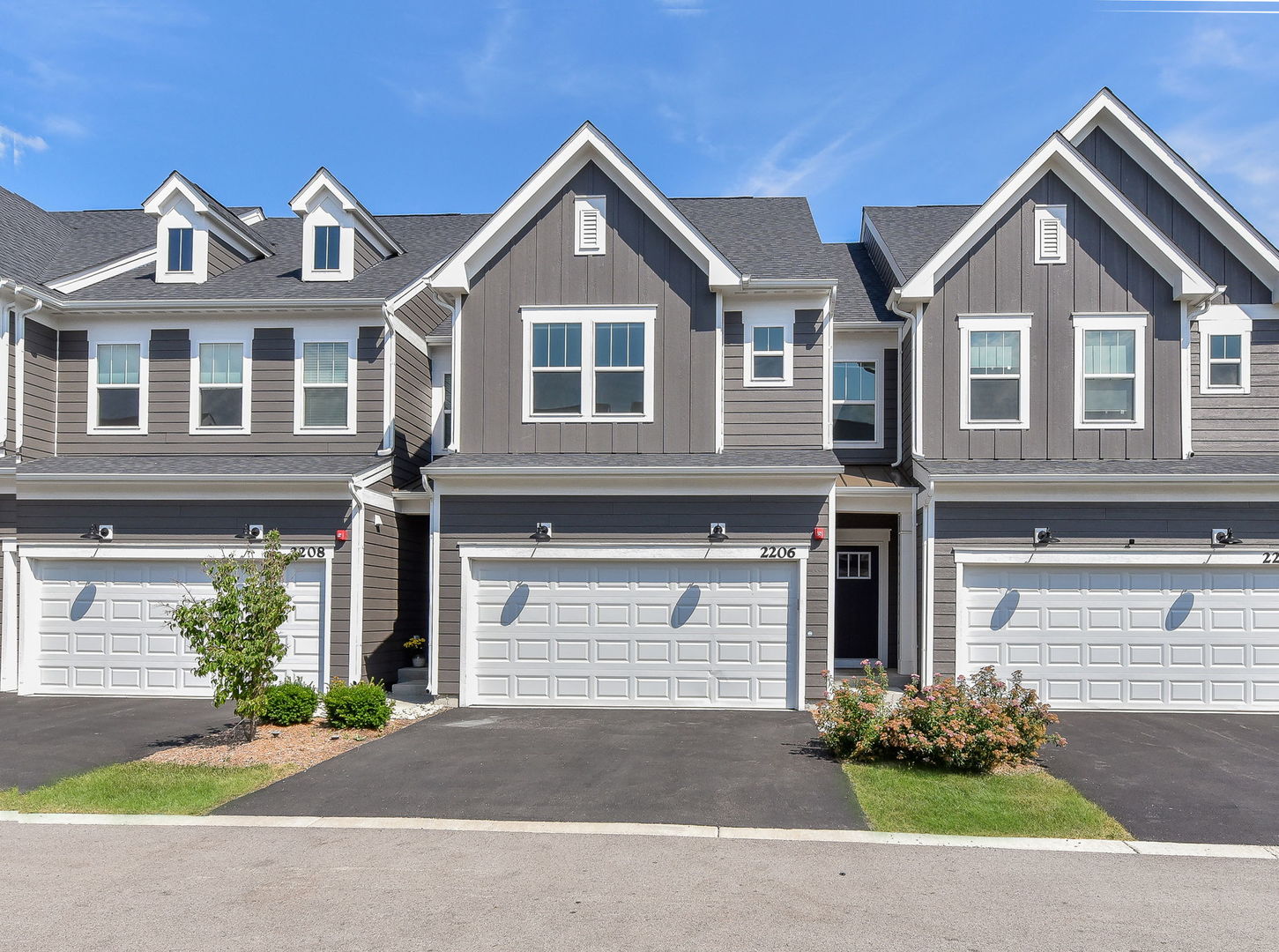 2206 Weatherbee Lane, Naperville, IL 60563