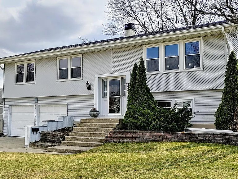 1245 Nottingham Lane, Hoffman Estates, IL 60169