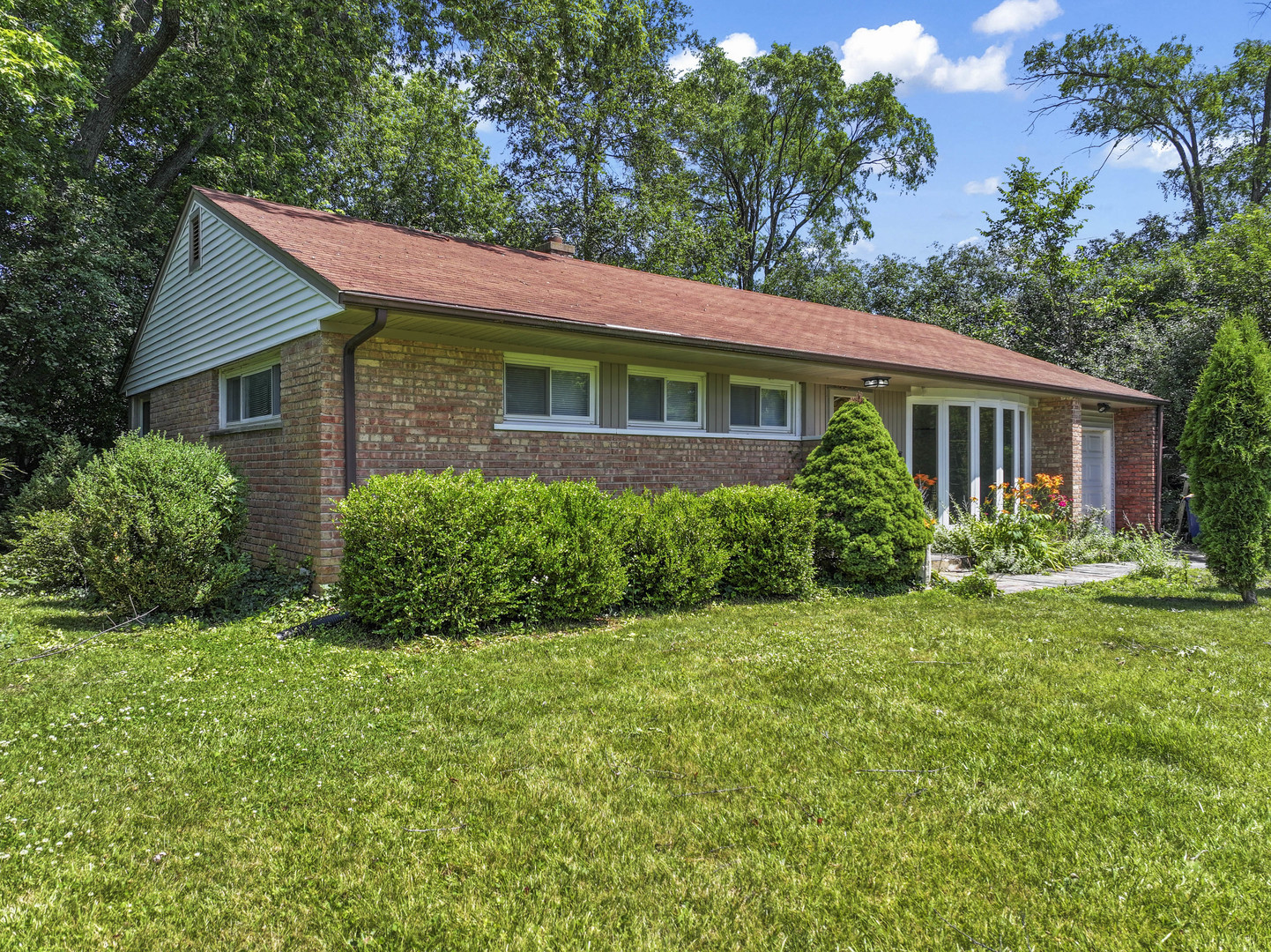 1121 Whitfield Road, Northbrook, IL 60062