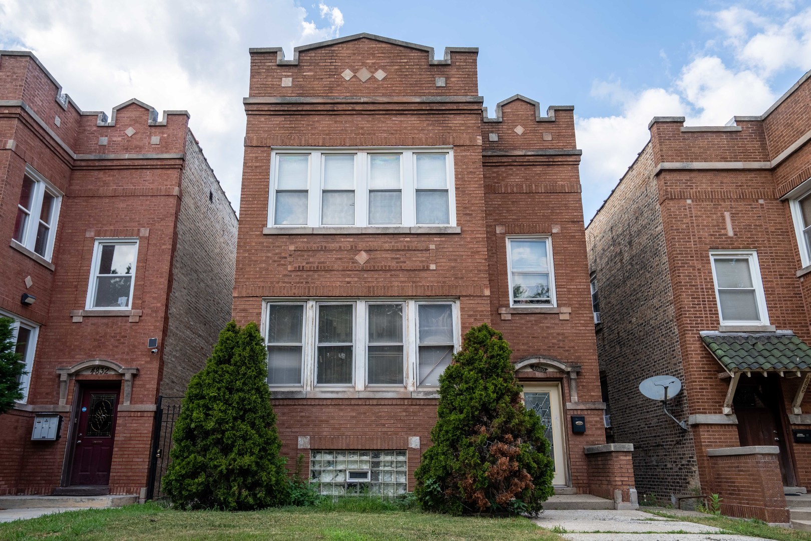 4830 W Oakdale Avenue, Chicago, IL 60641