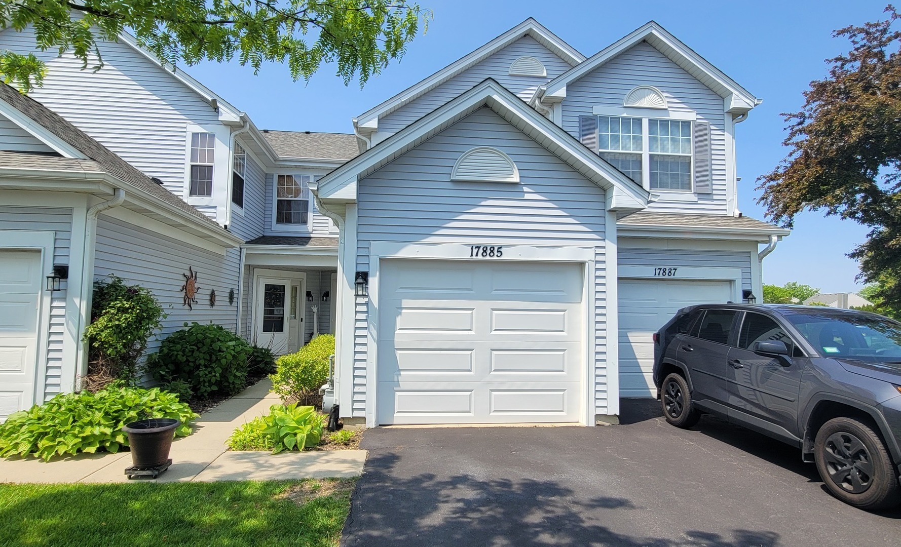 17885 W Salisbury Drive, Gurnee, IL 60031