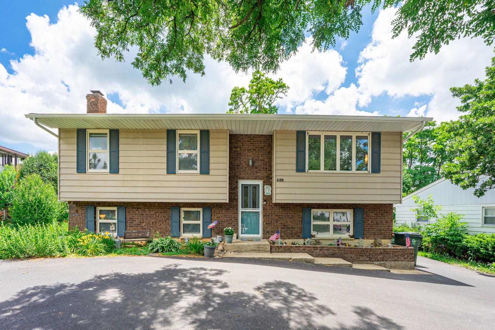 409 Maplewood Drive, Antioch, IL 60002