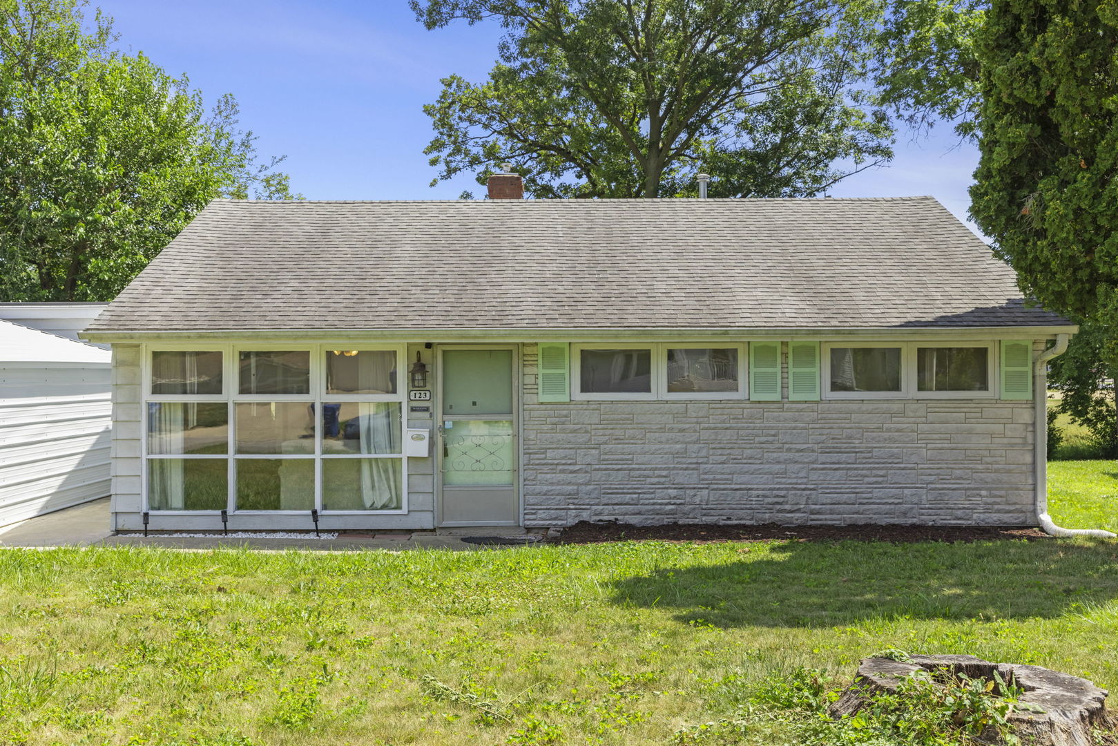 123 Tilton Park Drive, DeKalb, IL 60115