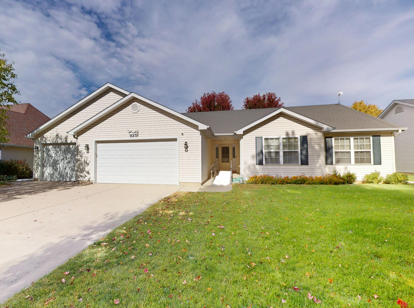 325 W Burlington Drive, Maple Park, IL 60151