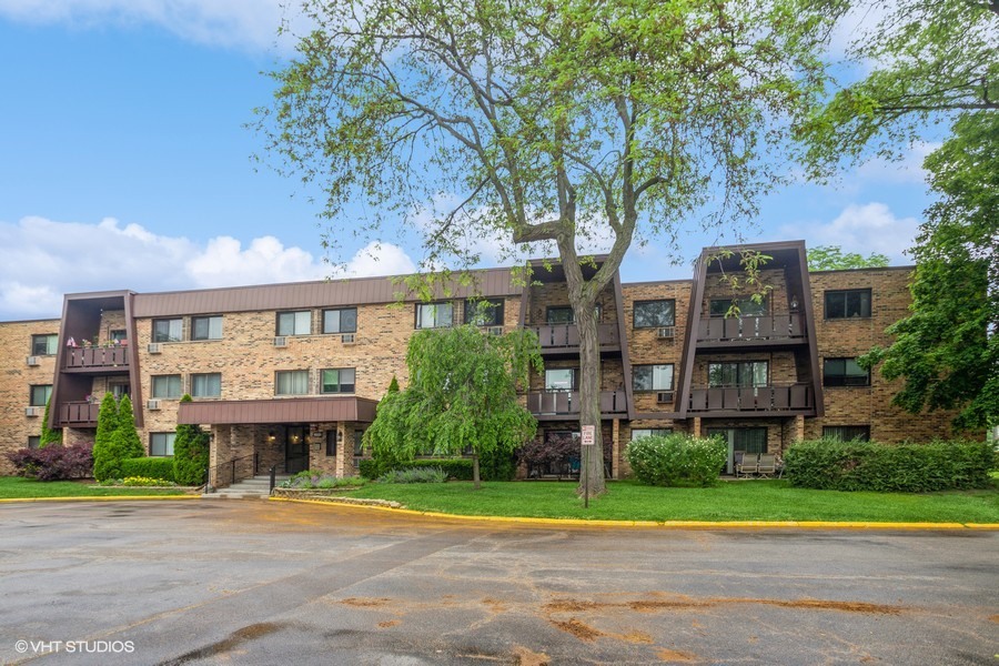 1205 E Hintz Road #206, Arlington Heights, IL 60004