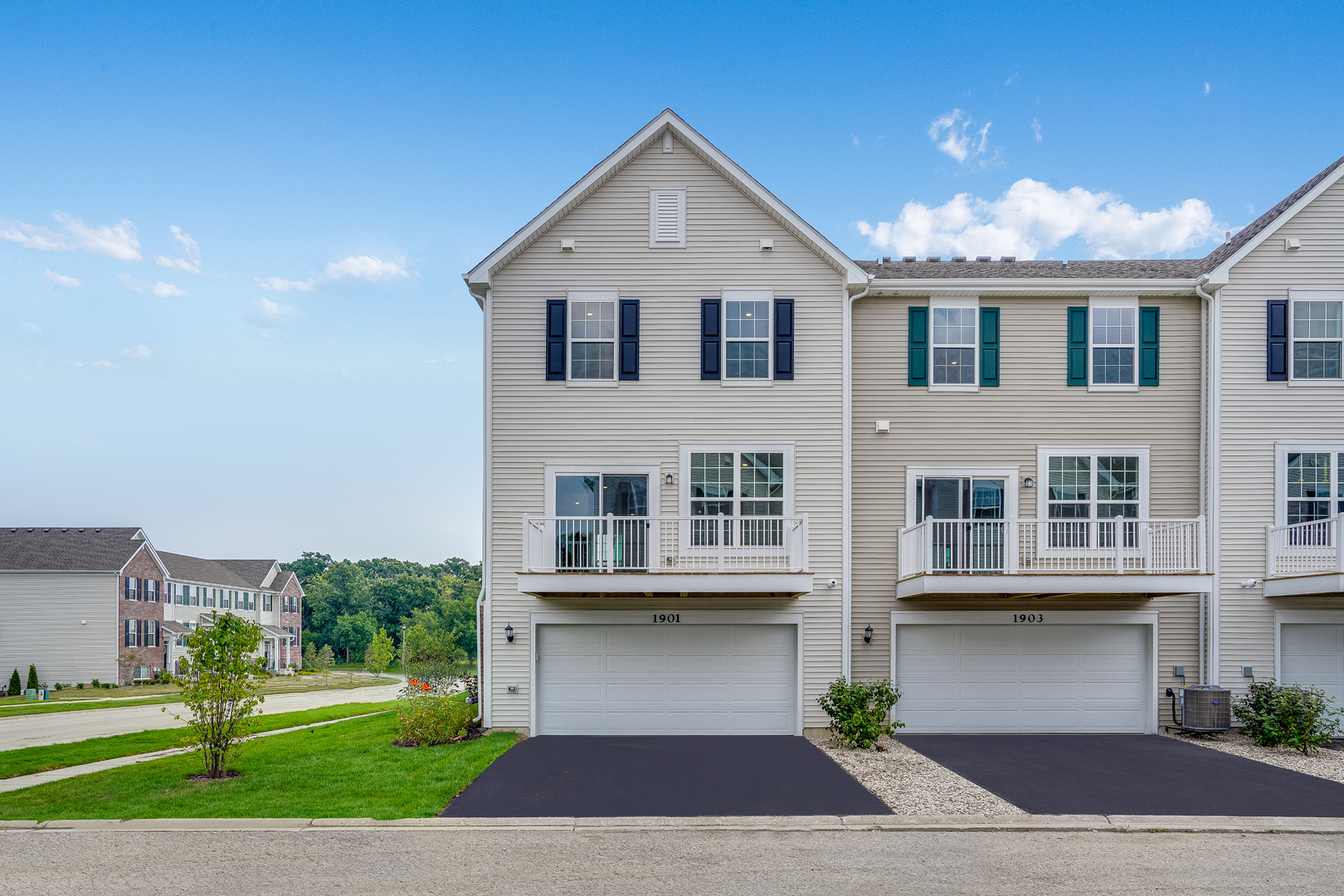 1901 Neubauer Circle, Lindenhurst, IL 60046