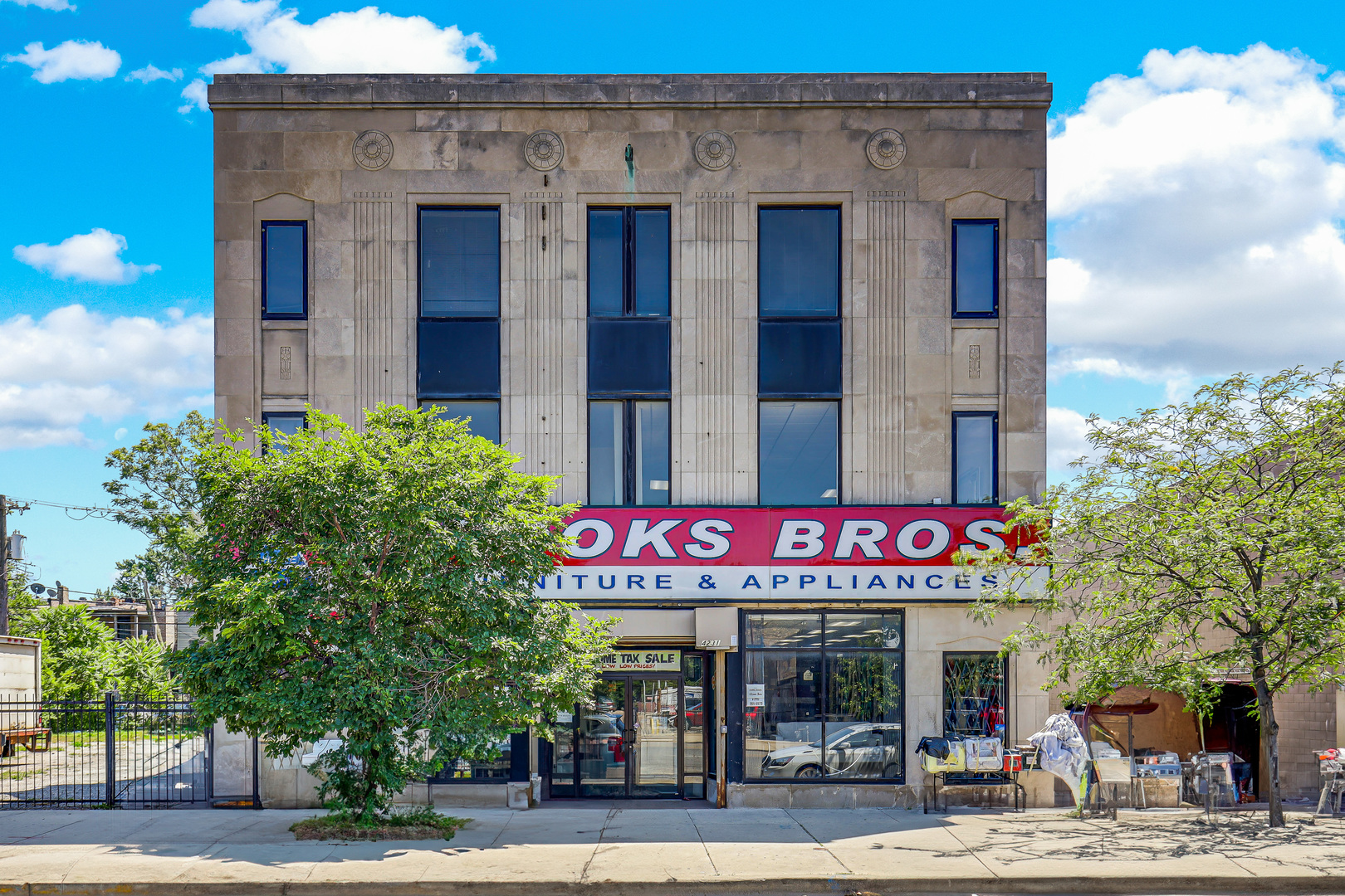 4231 W Madison Street, Chicago, IL 60624