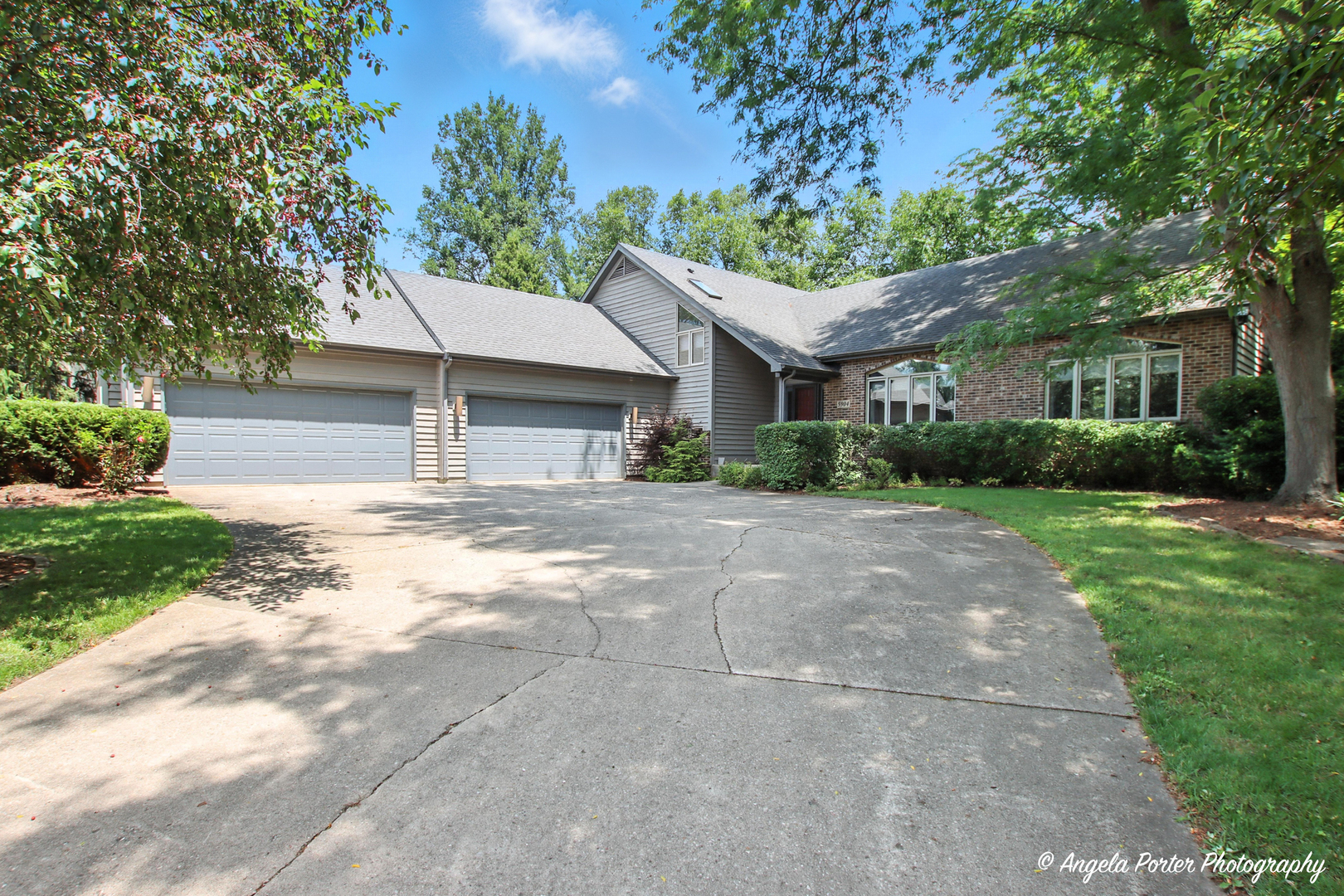 5904 Whiting Drive, McHenry, IL 60050