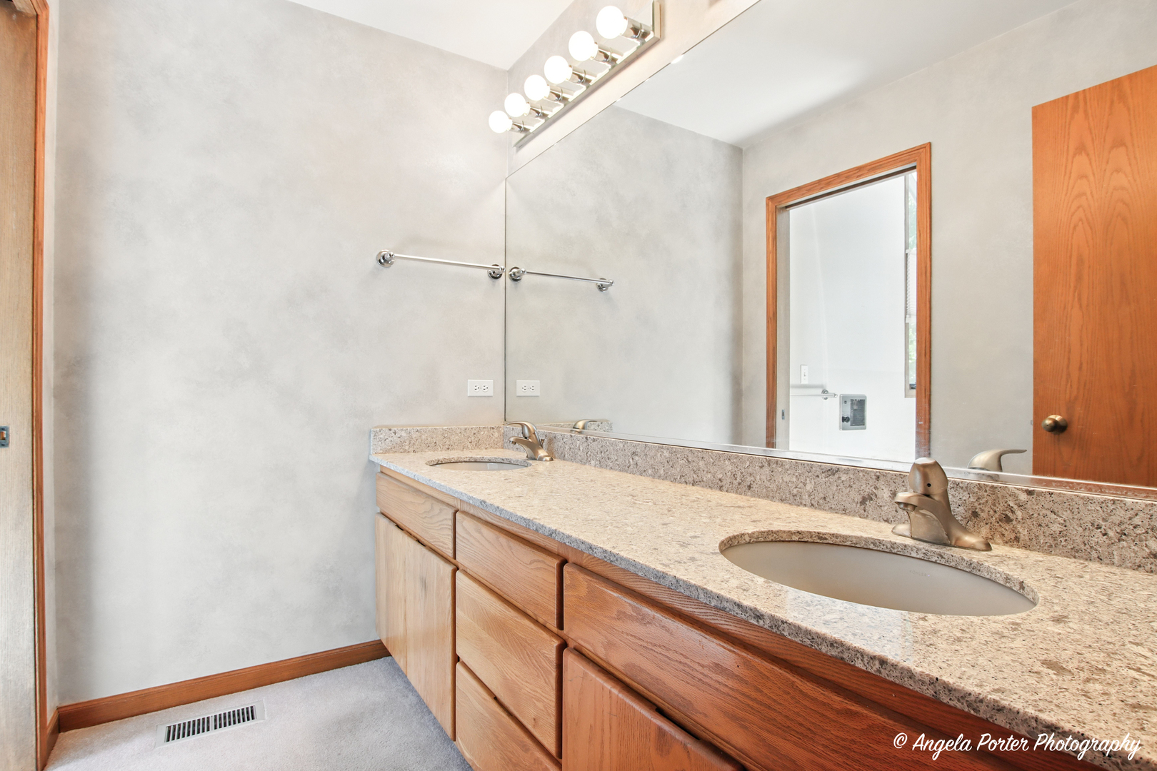 5904 Whiting Drive, McHenry, IL 60050