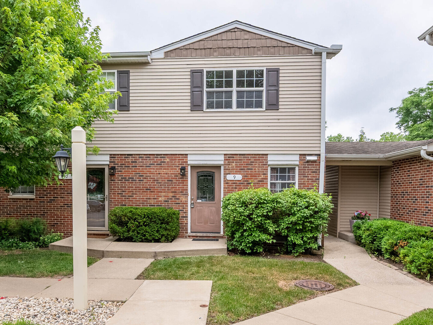 525 W Washington Avenue #9, Lake Bluff, IL 60044