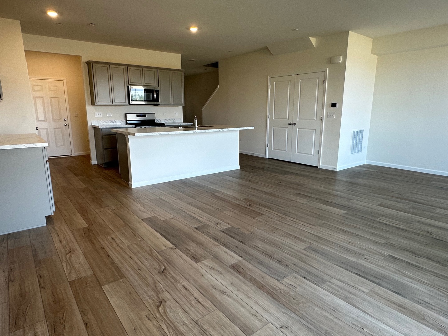 2204 Horseshoe Circle, Naperville, IL 60564