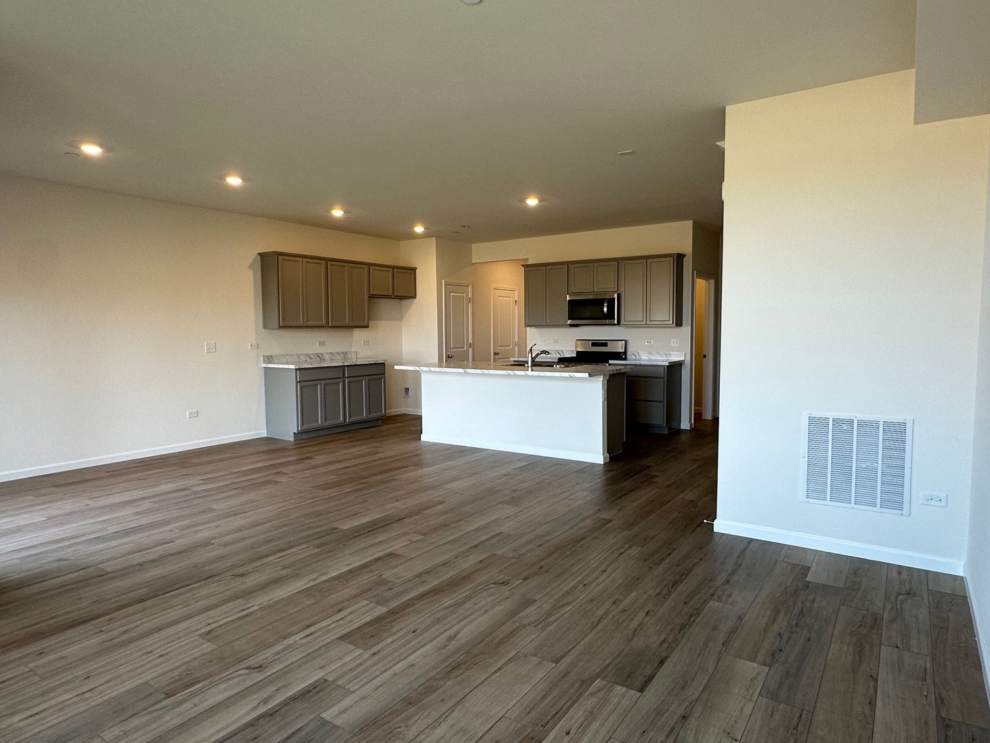 2204 Horseshoe Circle, Naperville, IL 60564