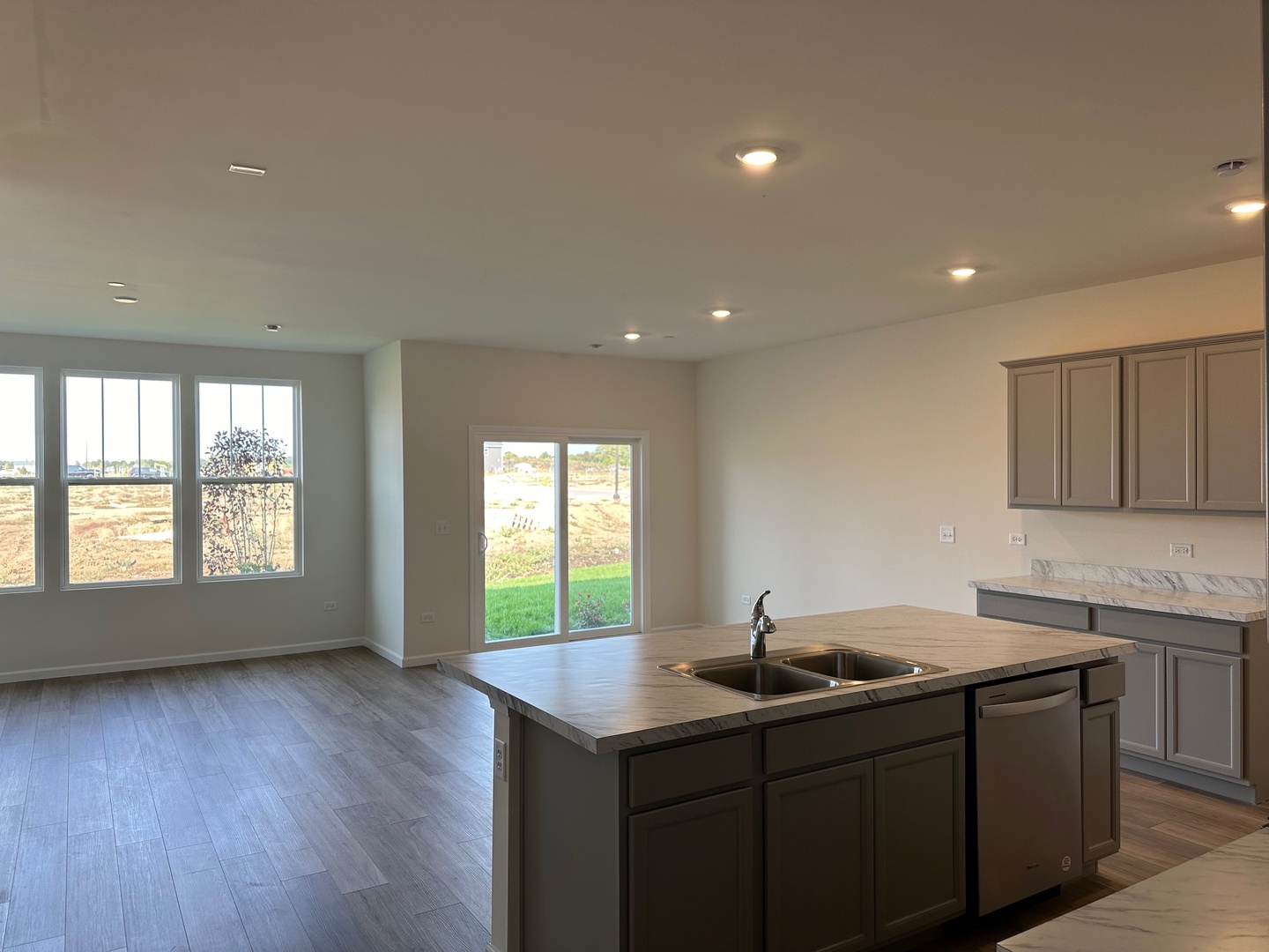 2204 Horseshoe Circle, Naperville, IL 60564