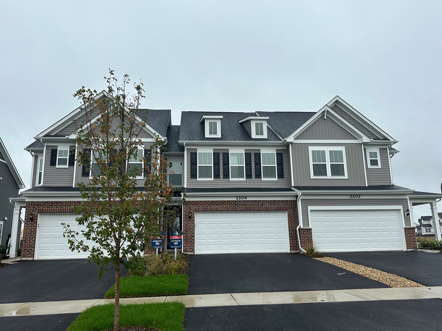 2204 Horseshoe Circle, Naperville, IL 60564