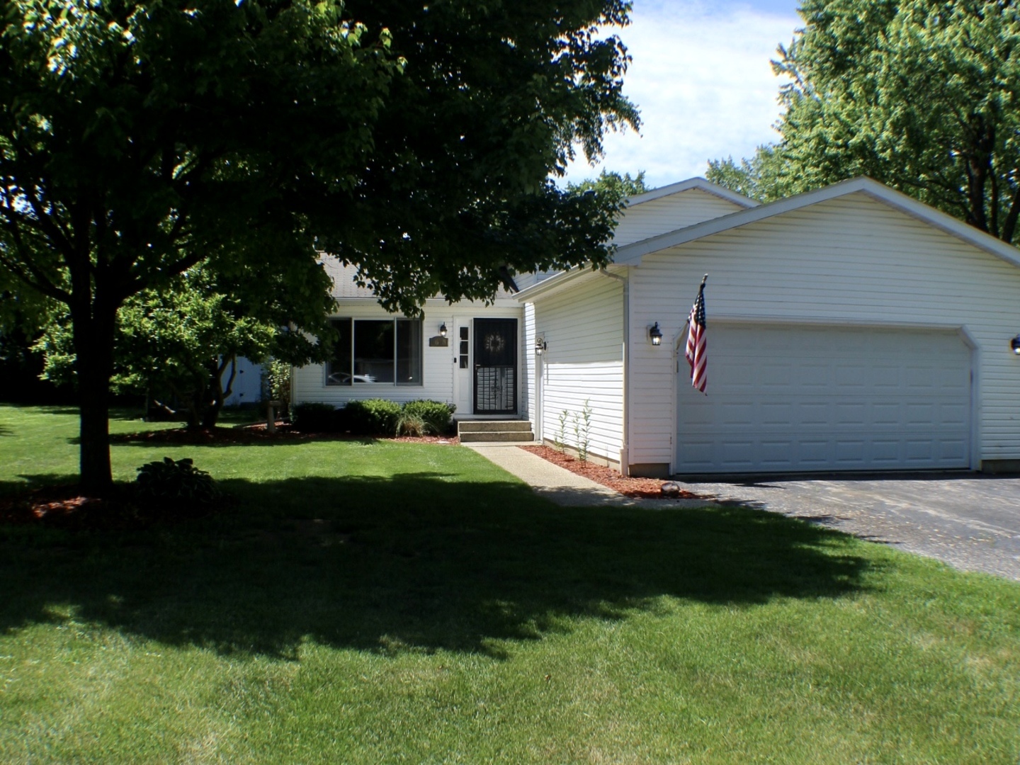 1615 Meadow Lane, McHenry, IL 60050