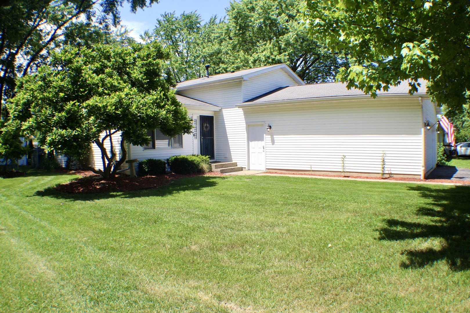 1615 Meadow Lane, McHenry, IL 60050