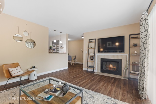 20 Sterling Circle #303, Wheaton, IL 60189