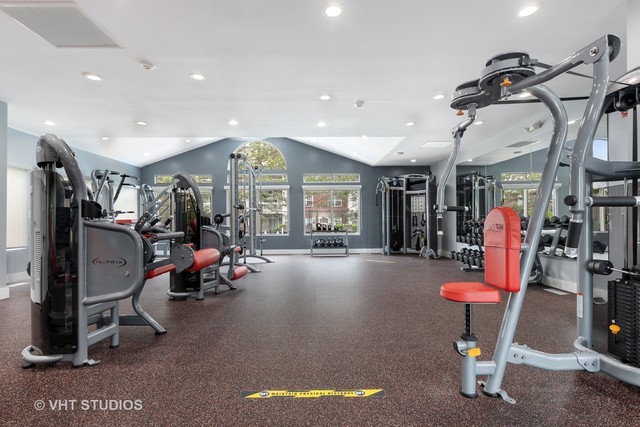20 Sterling Circle #303, Wheaton, IL 60189