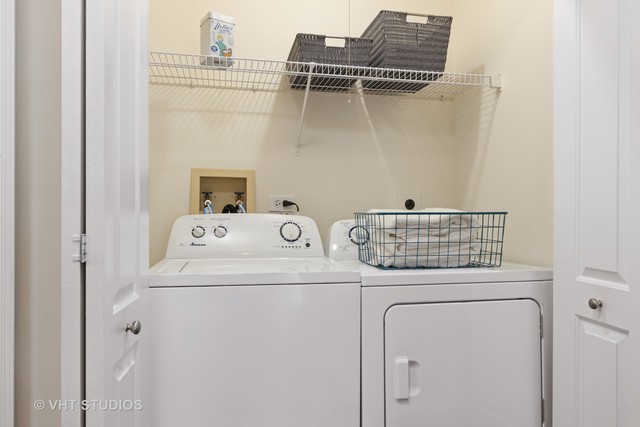 20 Sterling Circle #303, Wheaton, IL 60189